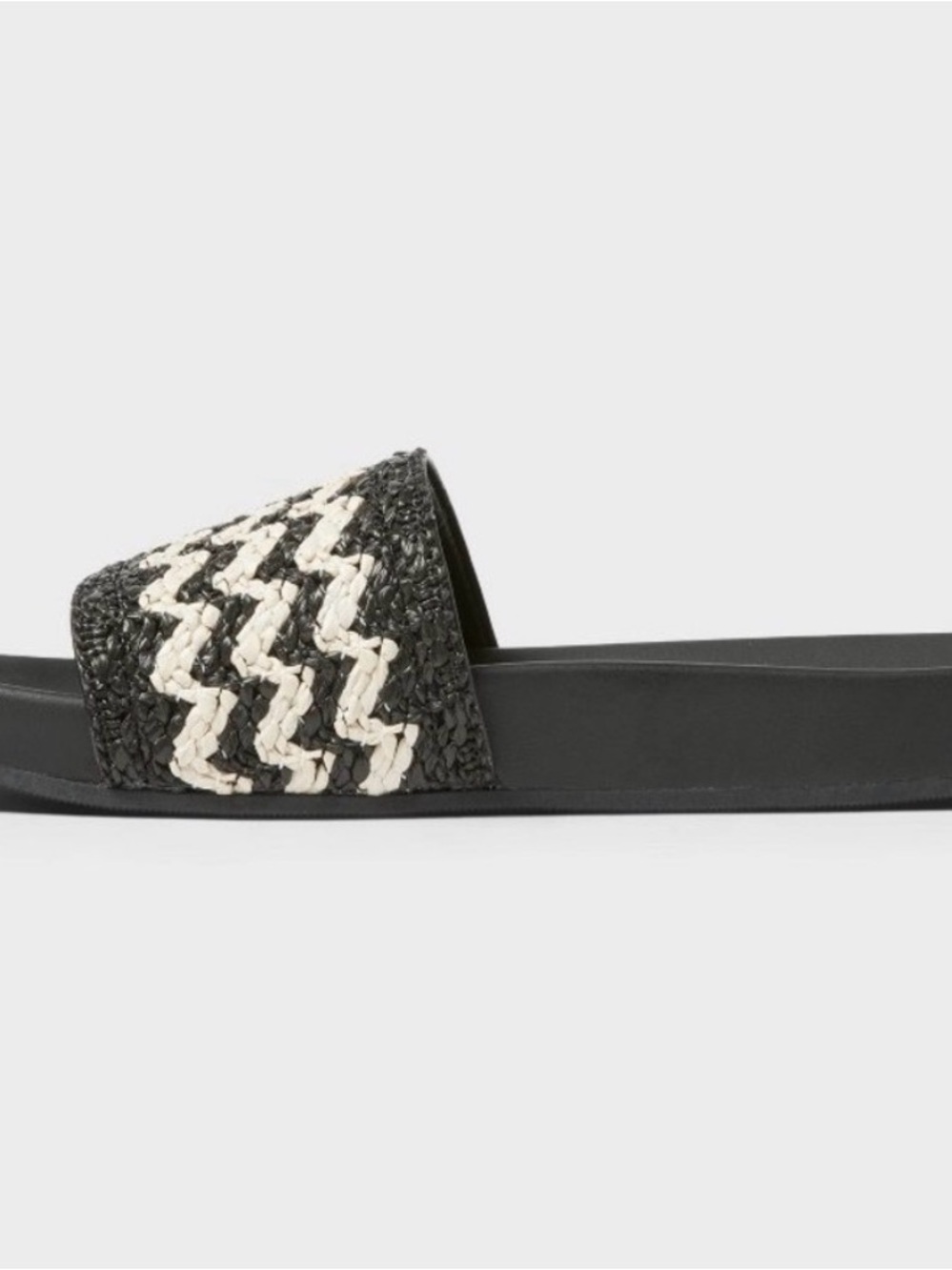 Universal Thread Black & Cream Zigzag Slide Sandals